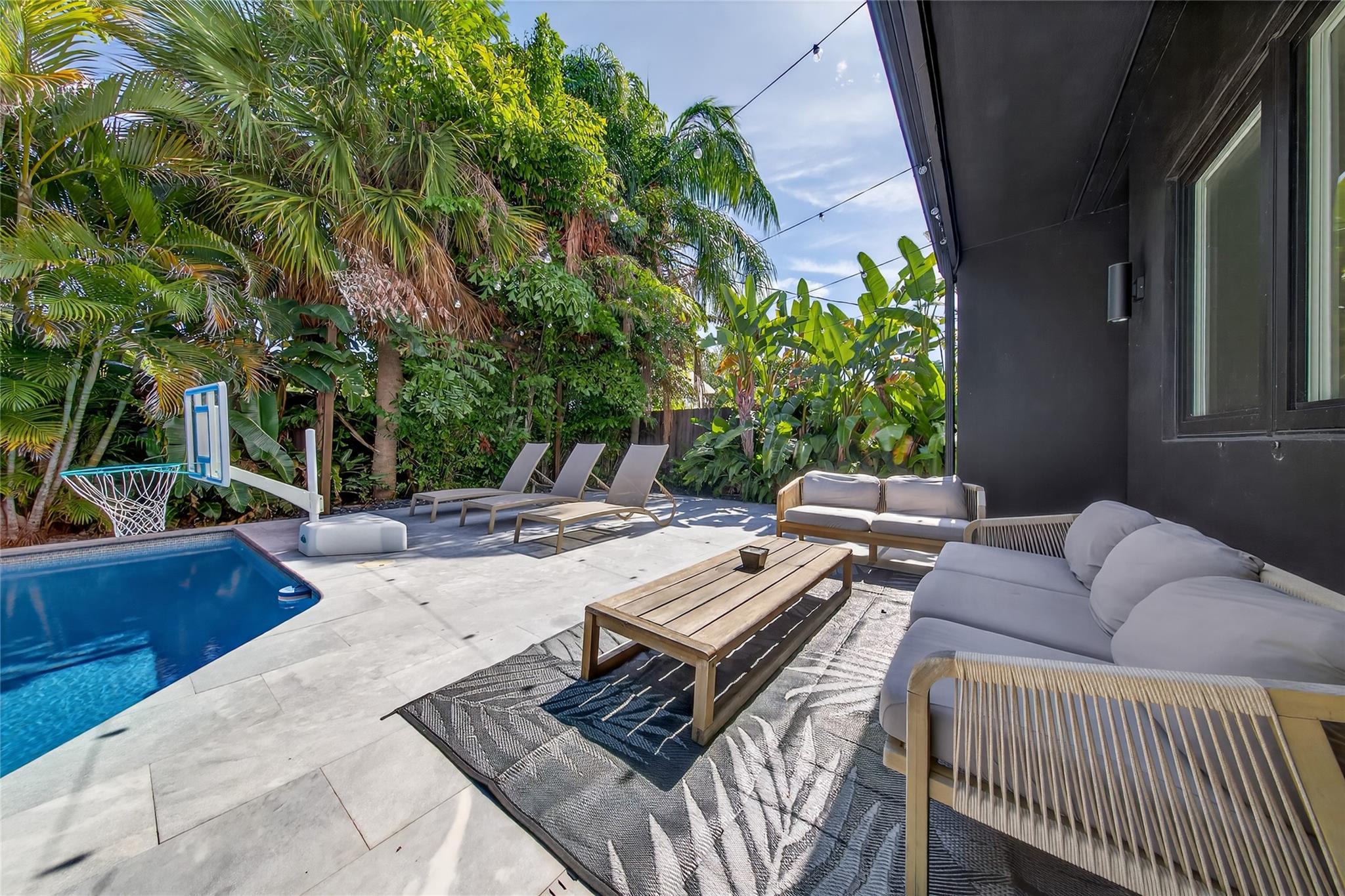 2112 Manatee Drive