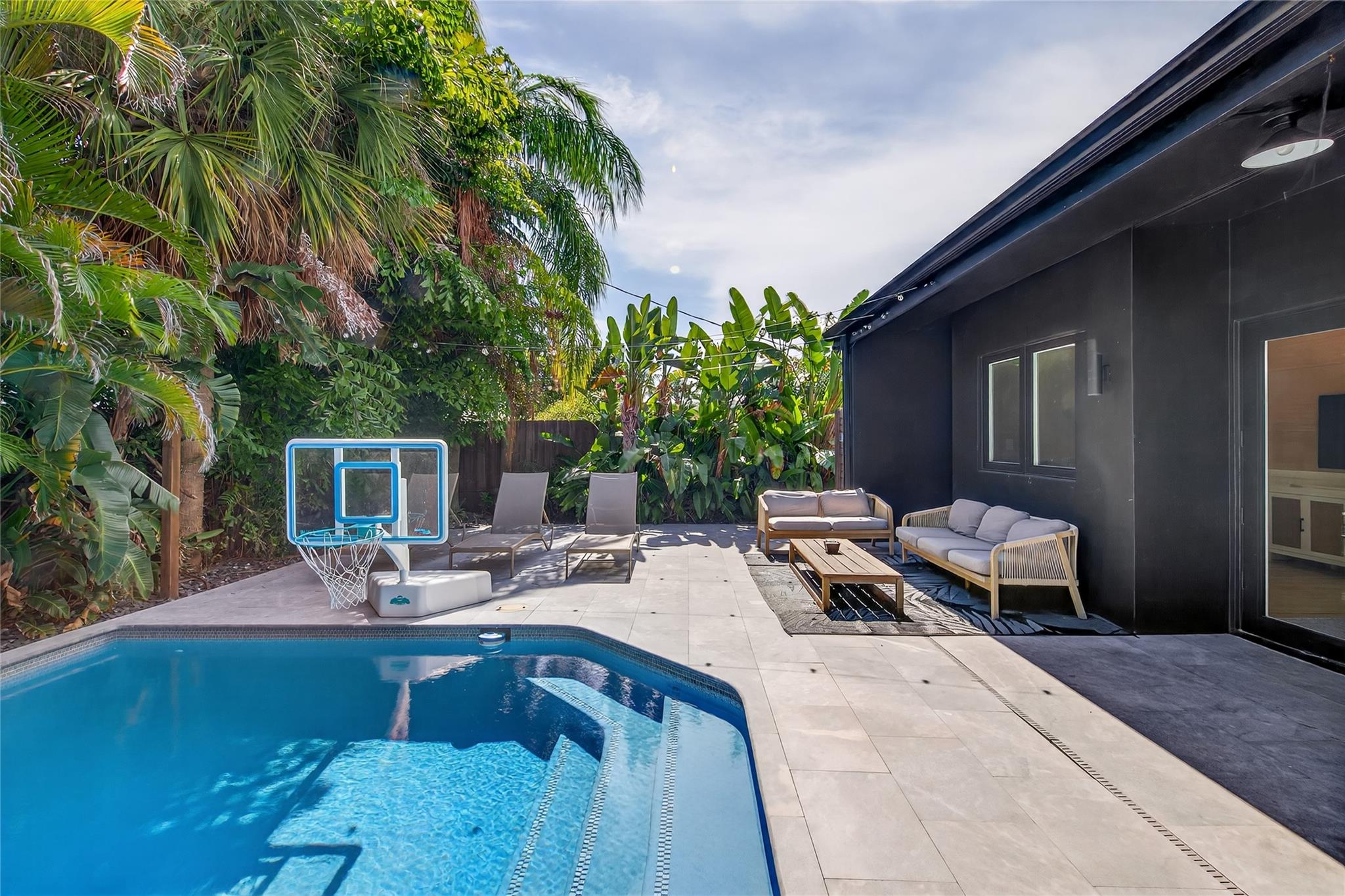 2112 Manatee Drive