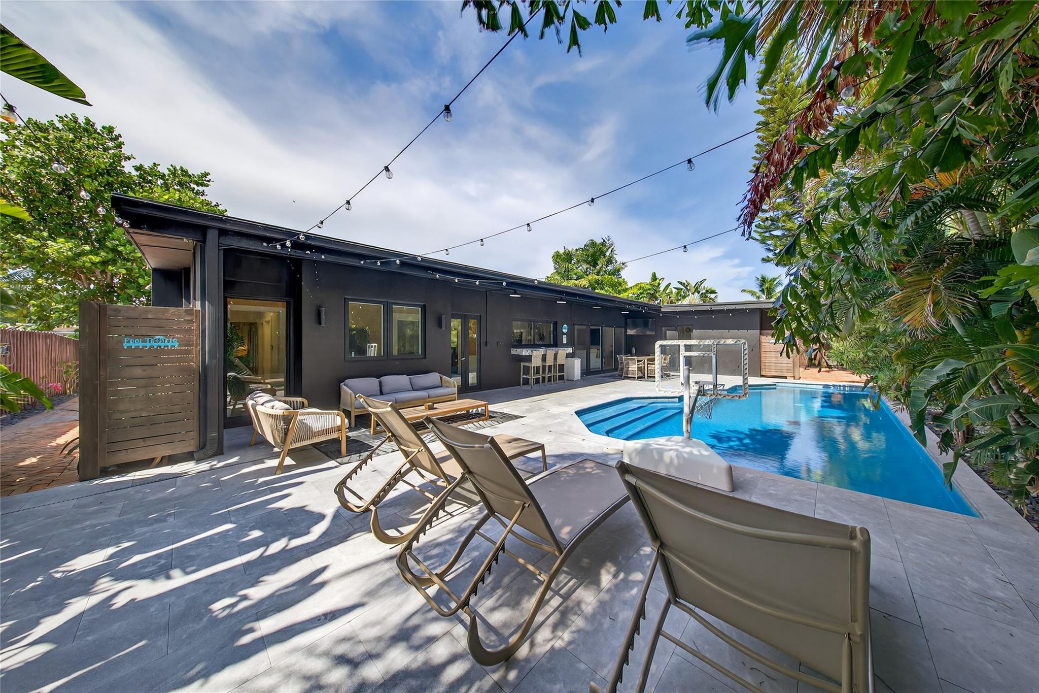 2112 Manatee Drive
