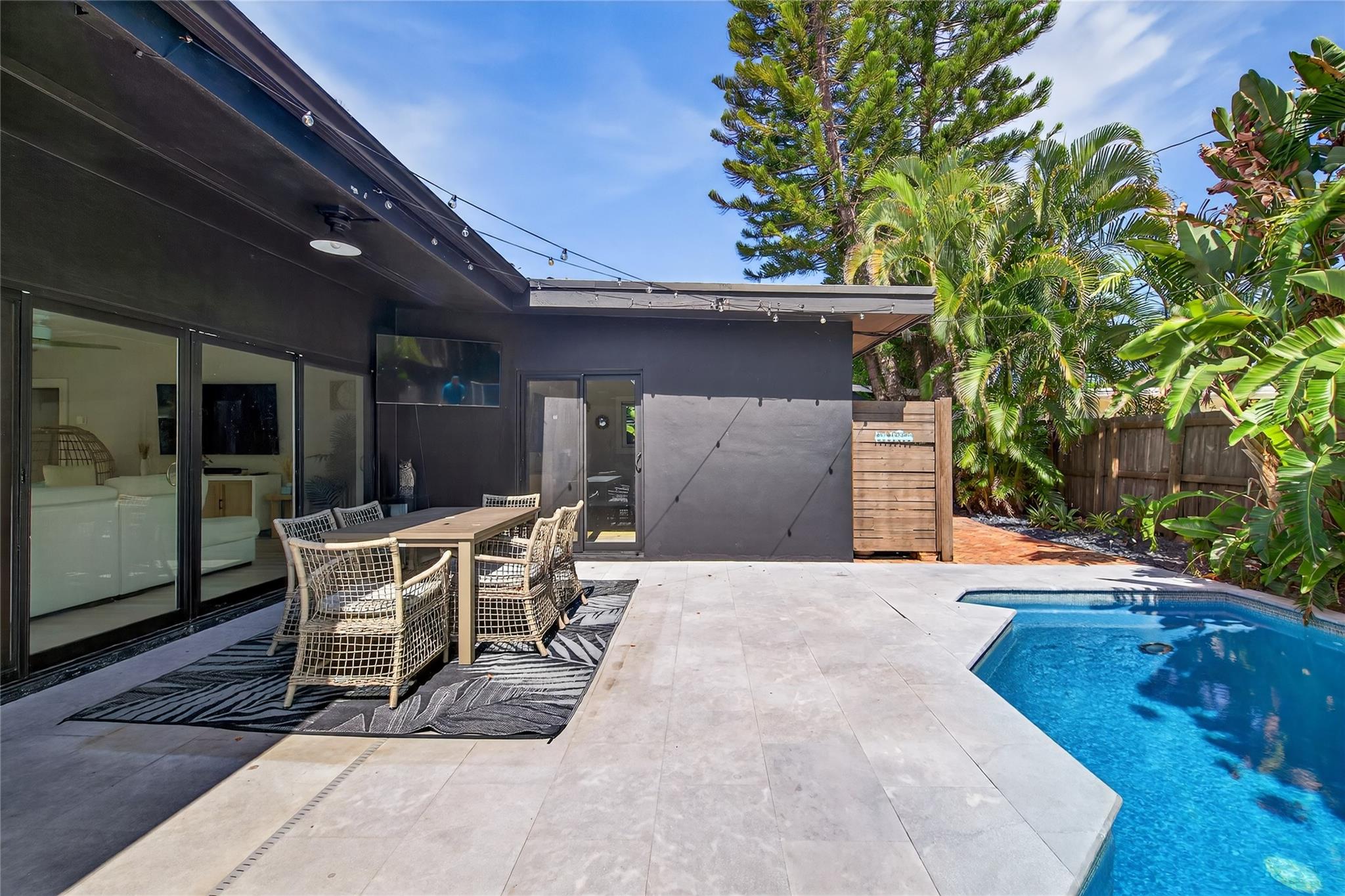 2112 Manatee Drive