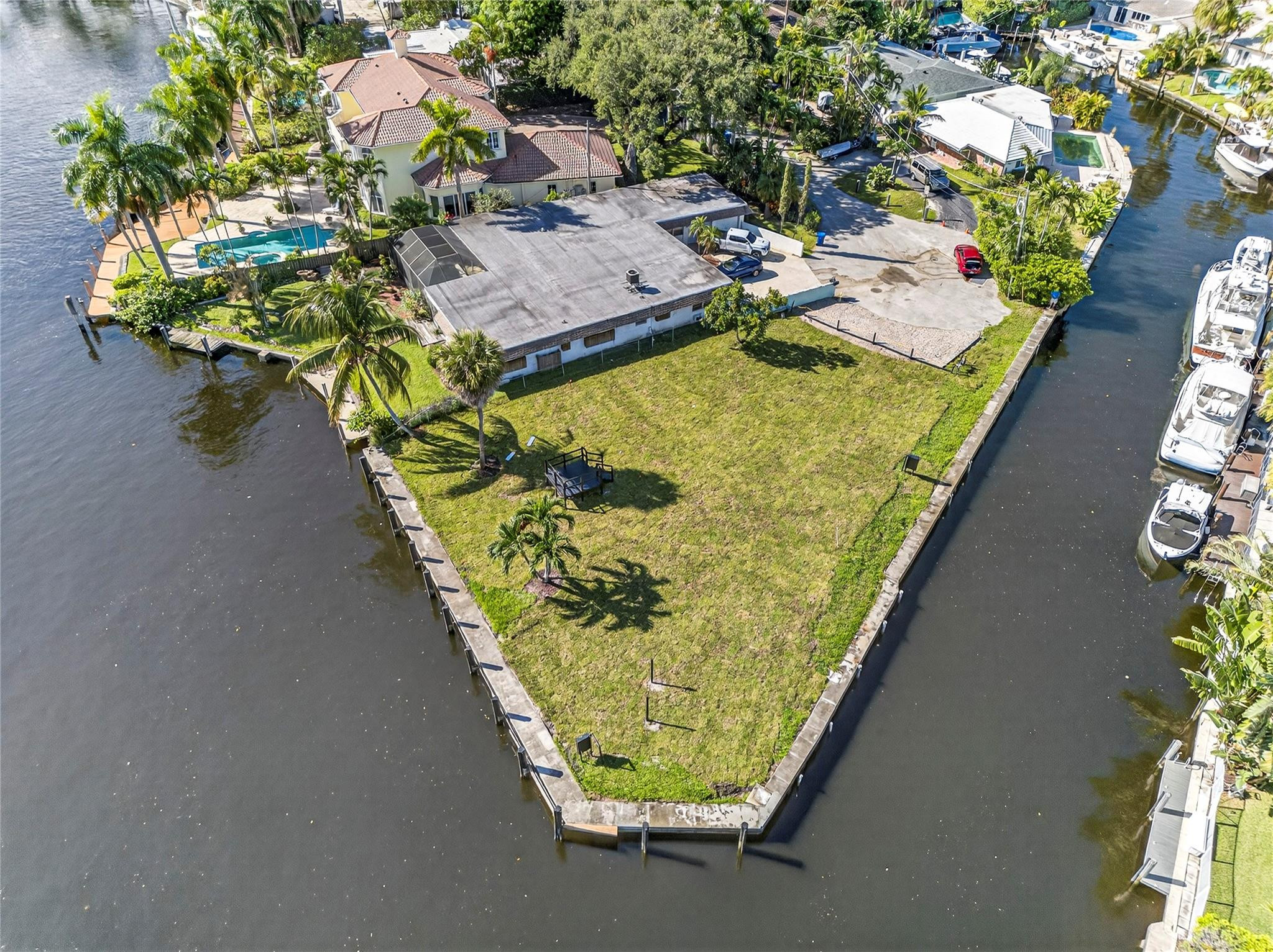522 SW 9th Ter