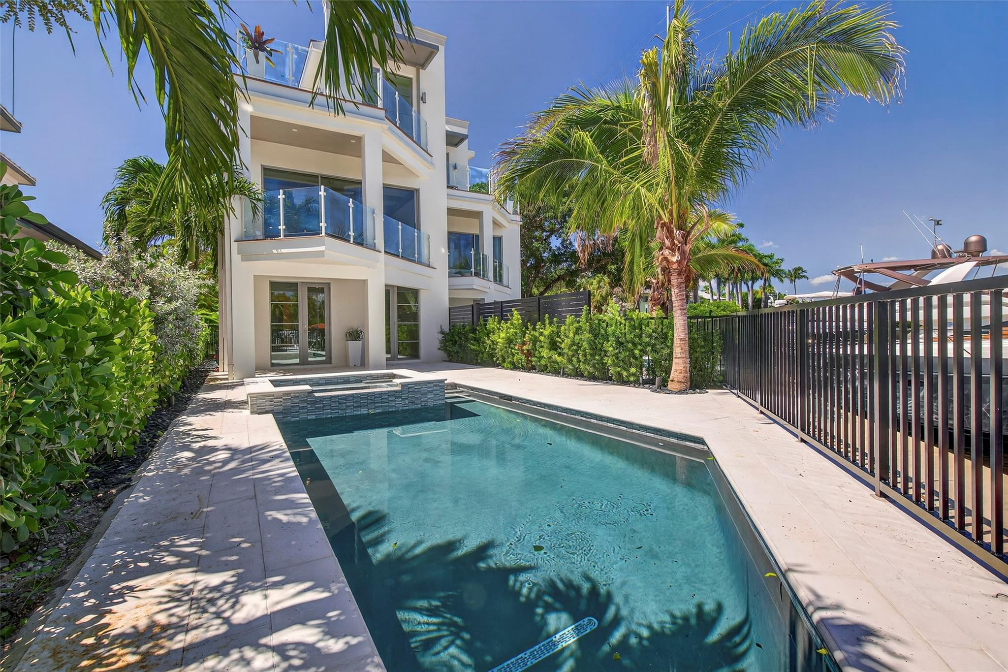 621 SW 5 Place