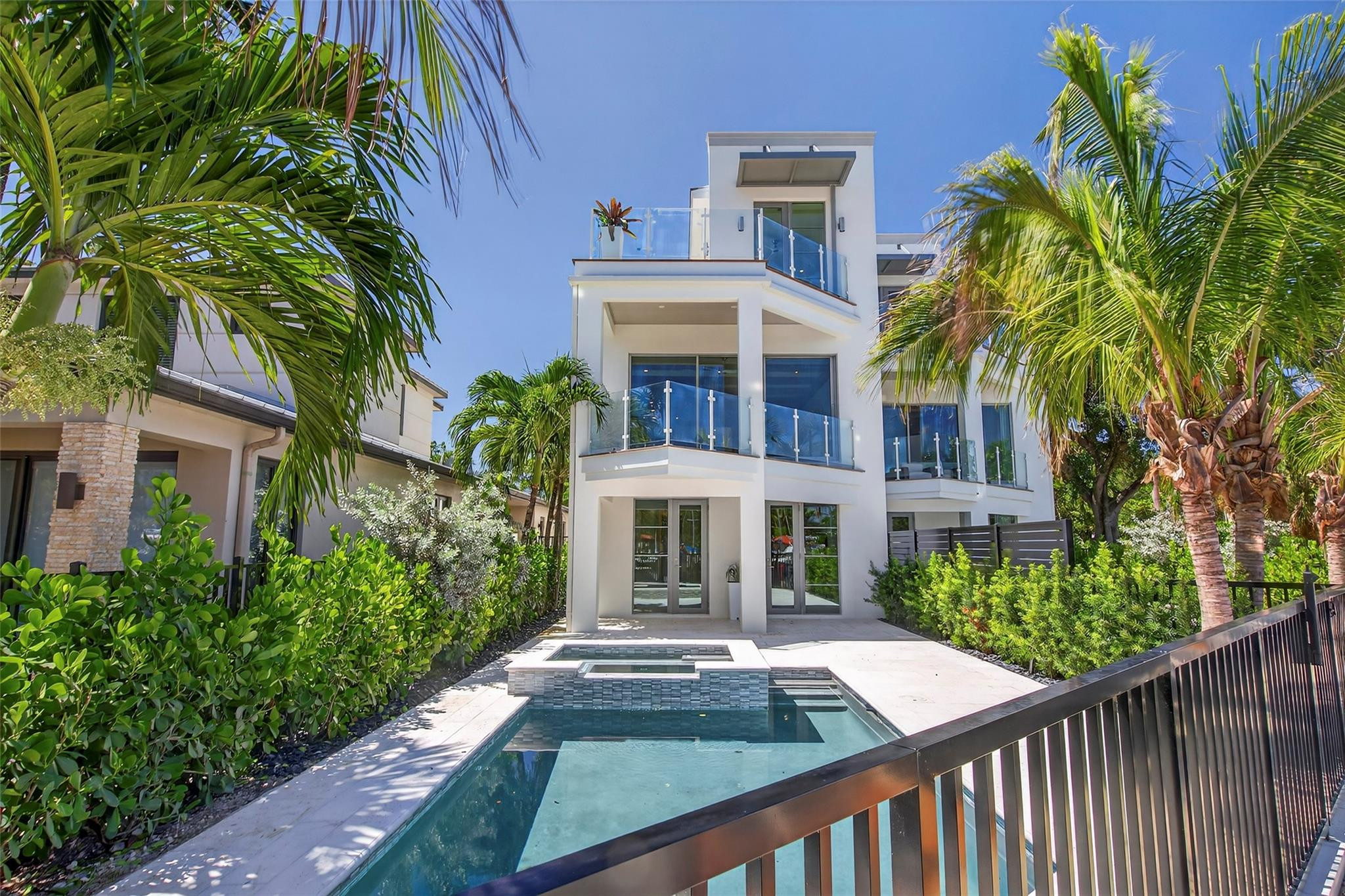 621 SW 5 Place