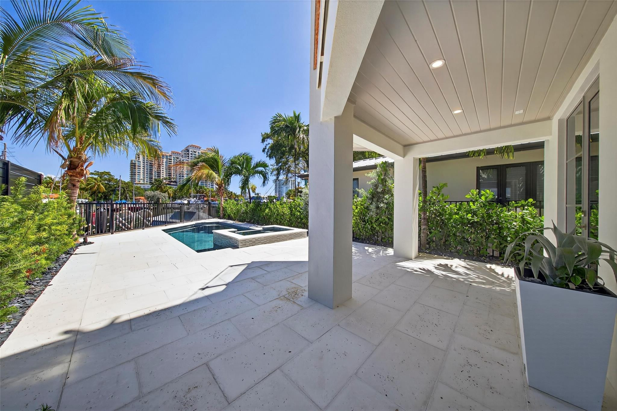 621 SW 5 Place