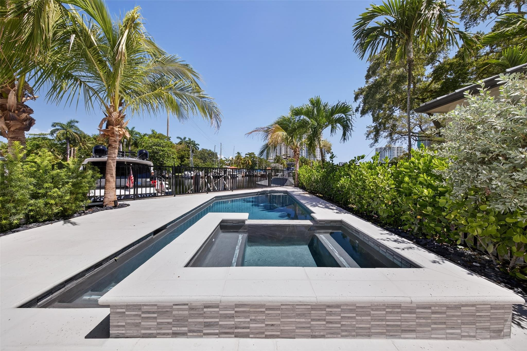 621 SW 5 Place