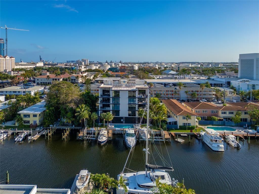 1507 SE 15th Street 202