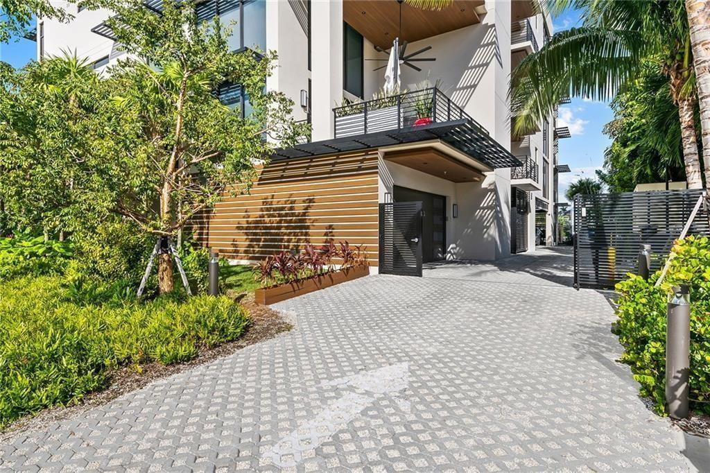 1507 SE 15th Street 202