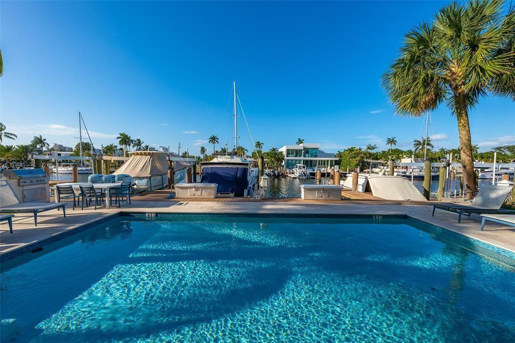 1507 SE 15th Street 202