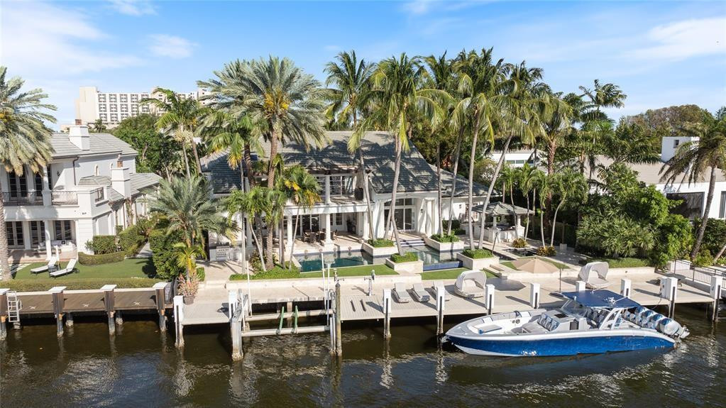 1313 E LAKE DR