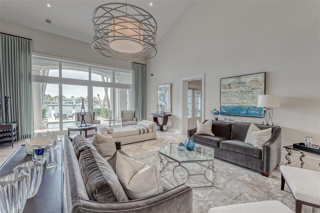 1313 E LAKE DR