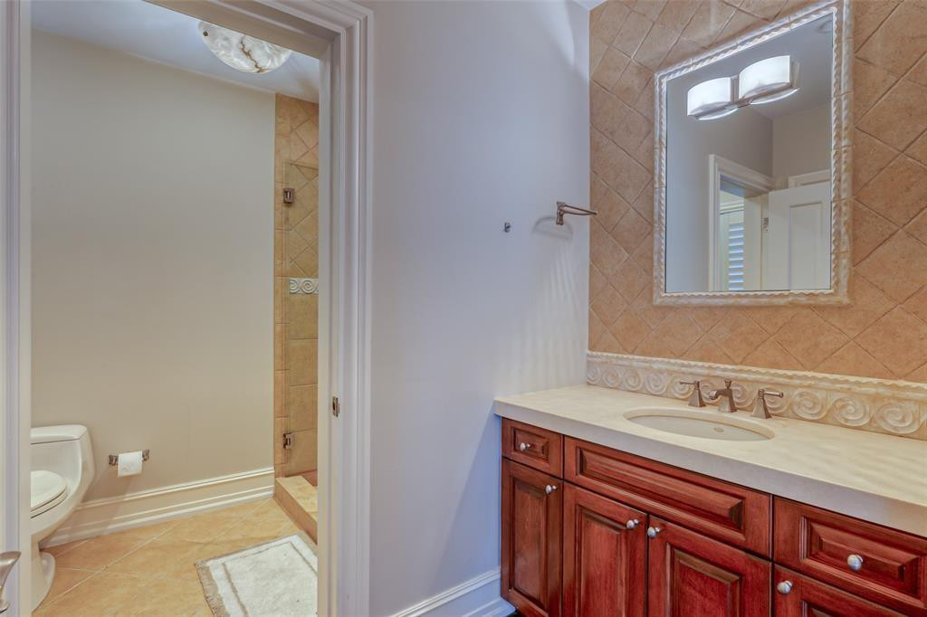 1313 E LAKE DR