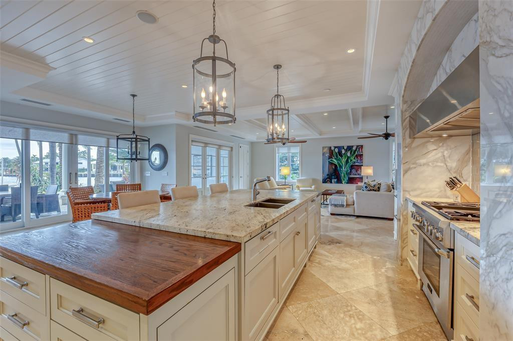 1313 E LAKE DR