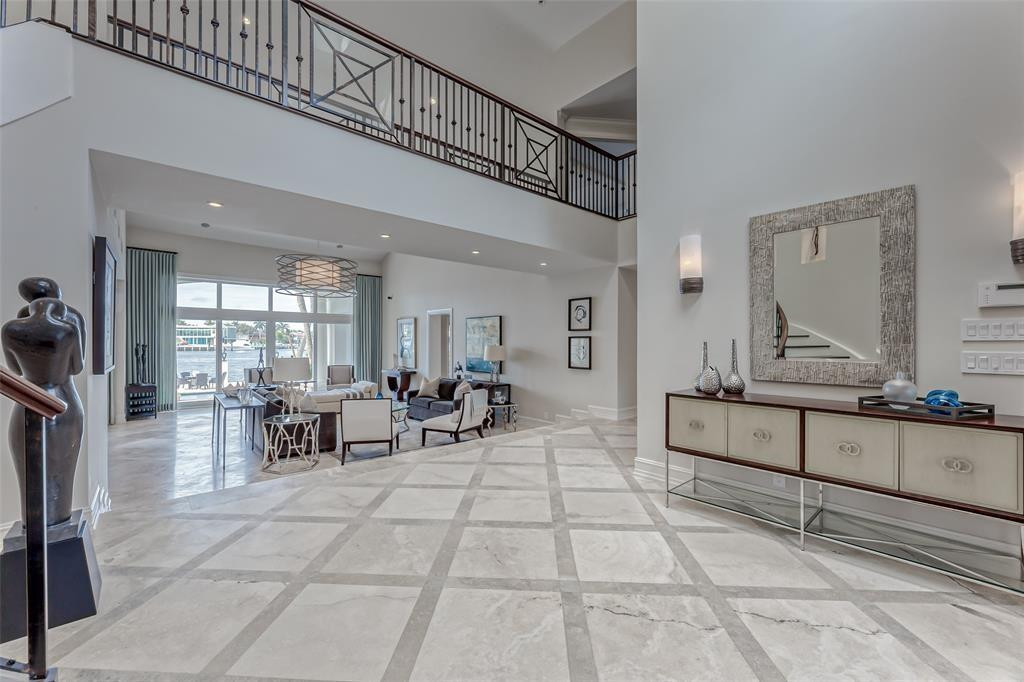 1313 E LAKE DR