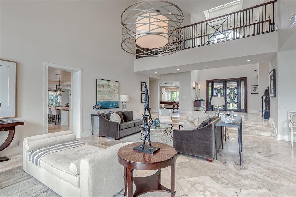 1313 E LAKE DR