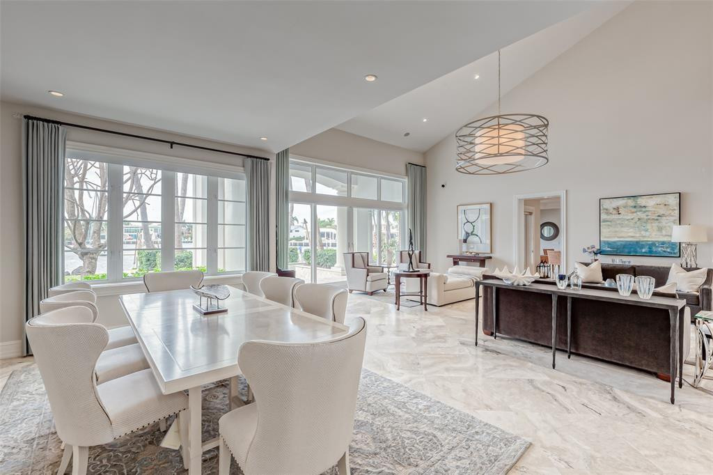 1313 E LAKE DR