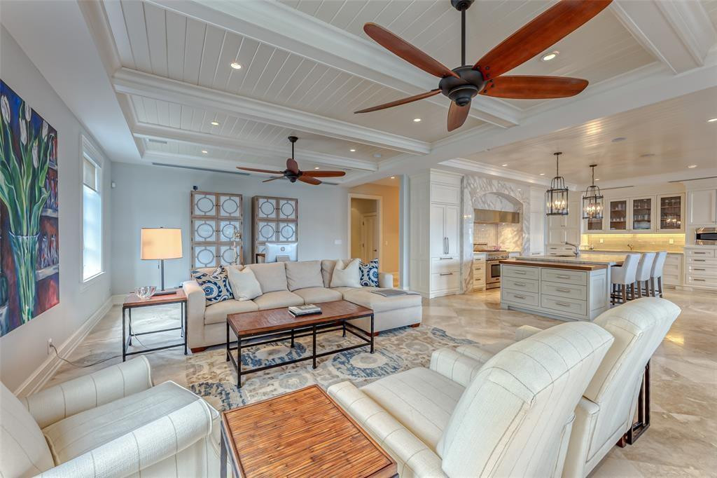 1313 E LAKE DR