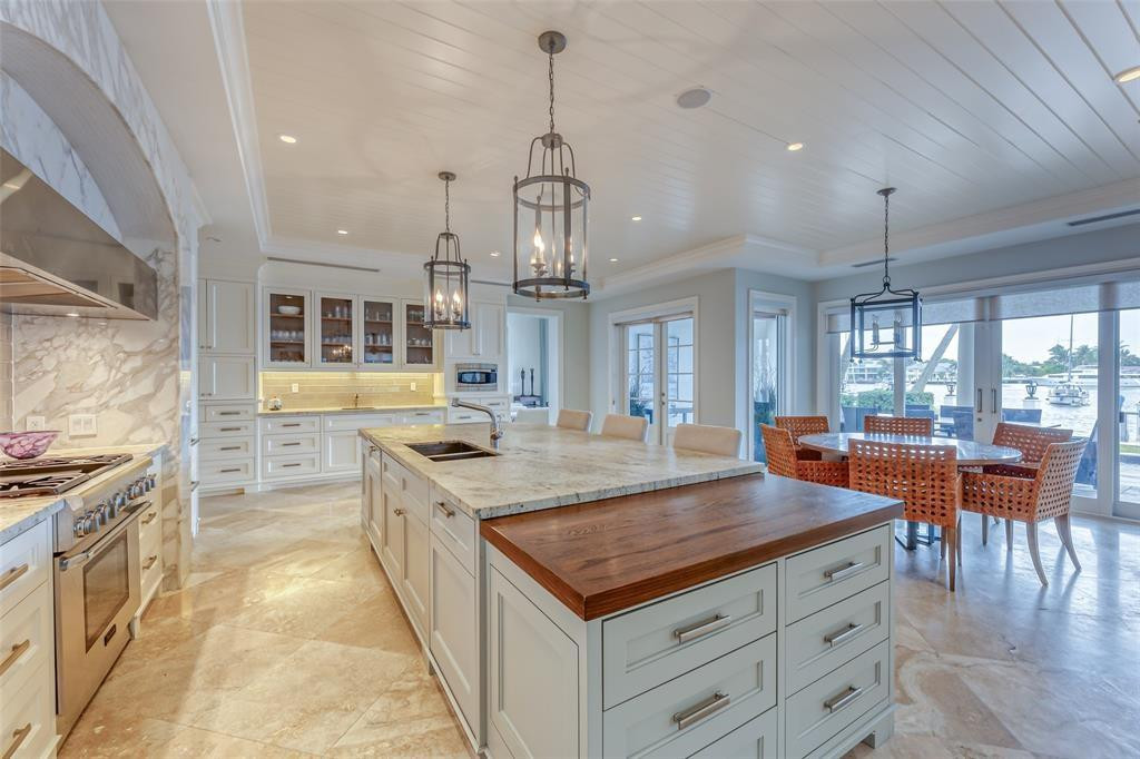1313 E LAKE DR