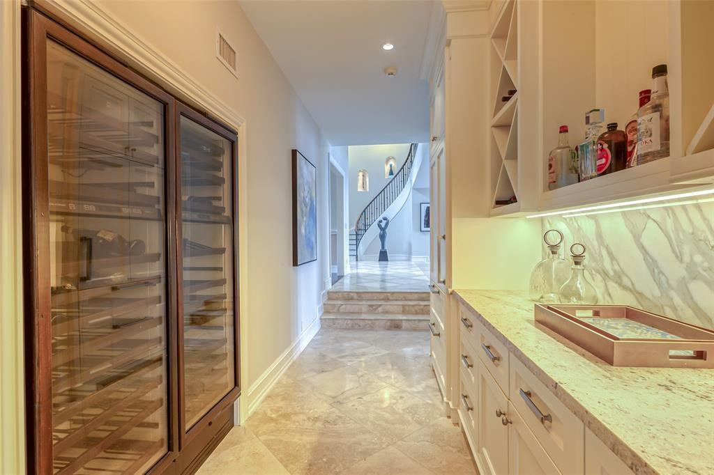 1313 E LAKE DR