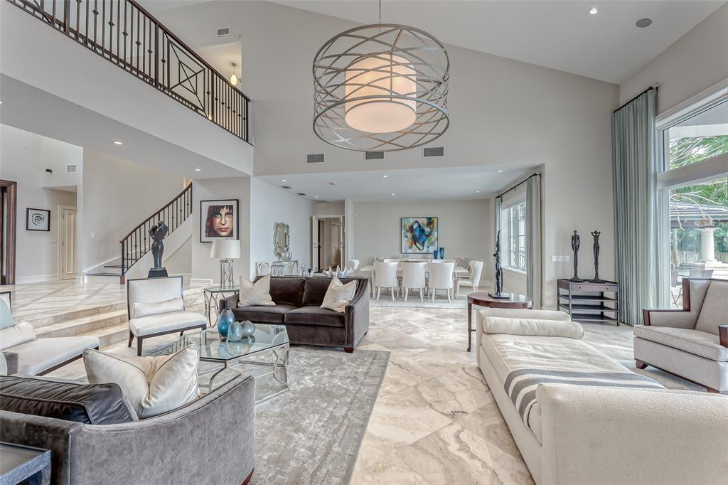 1313 E LAKE DR