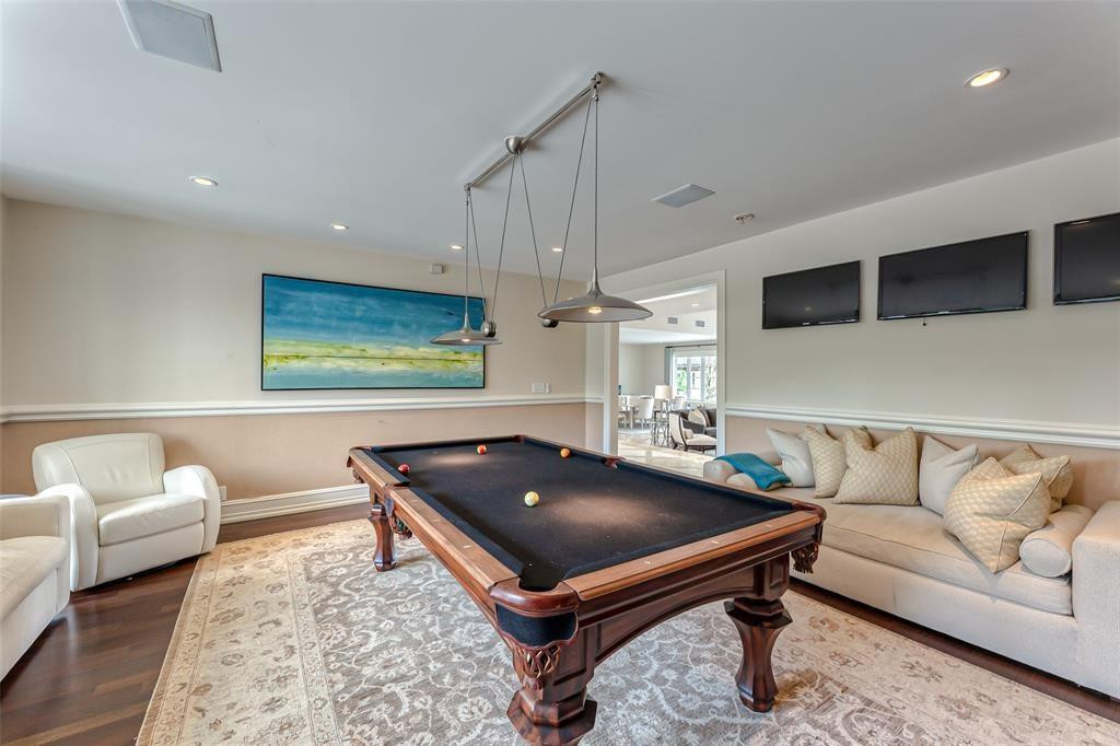 1313 E LAKE DR