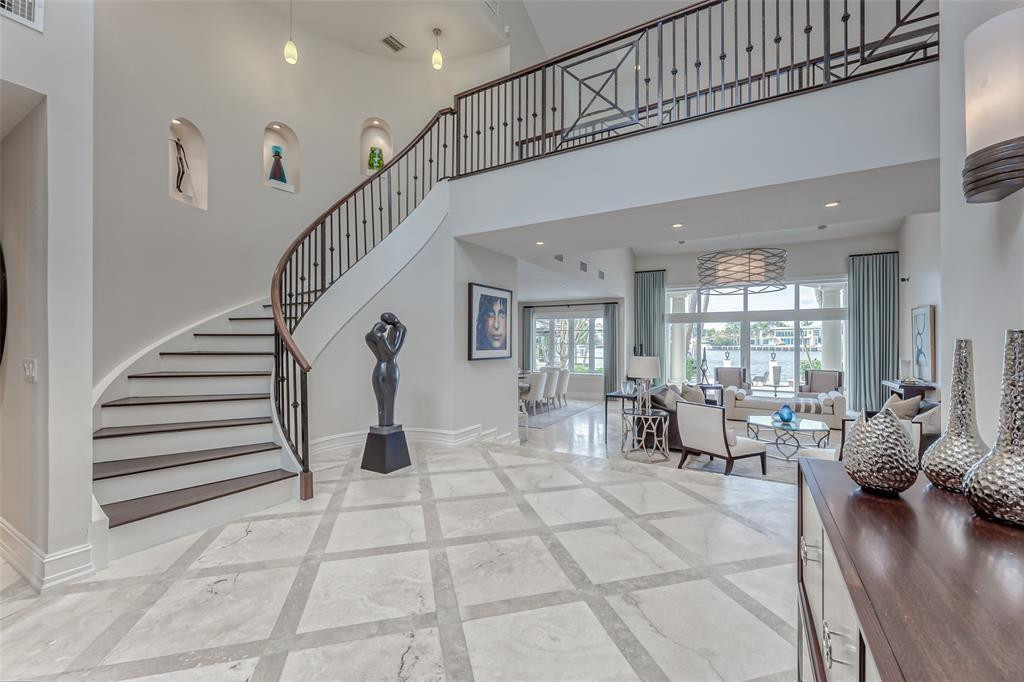 1313 E LAKE DR