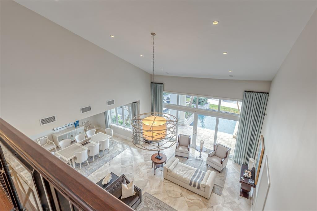 1313 E LAKE DR