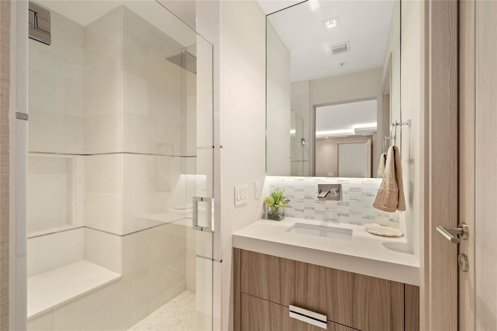 17301 Biscayne Boulevard PH 7