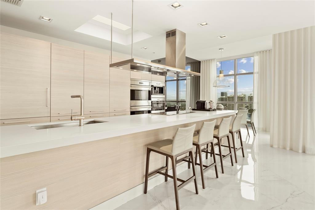 17301 Biscayne Boulevard PH 7