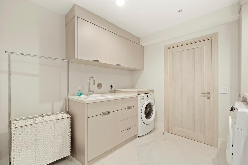 17301 Biscayne Boulevard PH 7