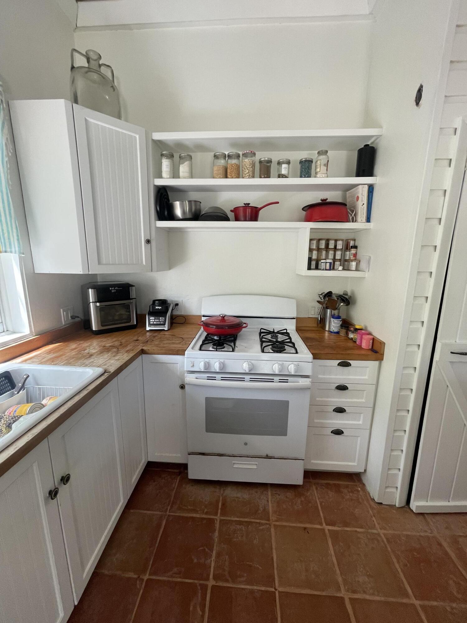 6-2-2-B Carolina, St John