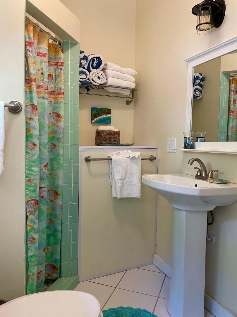 9-7 Enighed, F, St John Unit: F