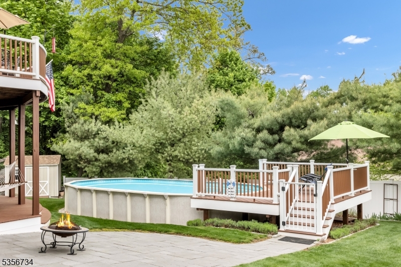 6 Magestro Ct