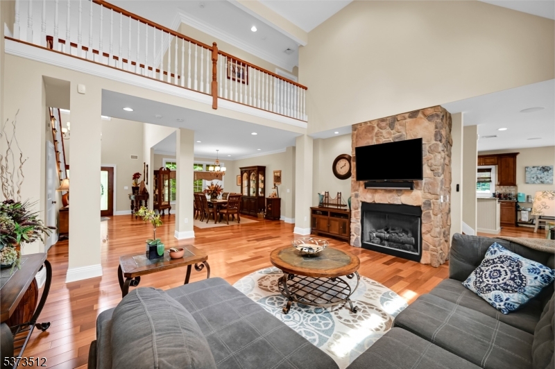 8 Eden Ln