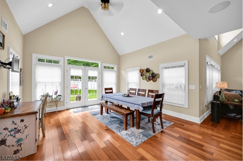8 Eden Ln