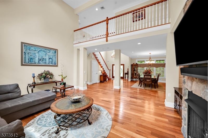 8 Eden Ln