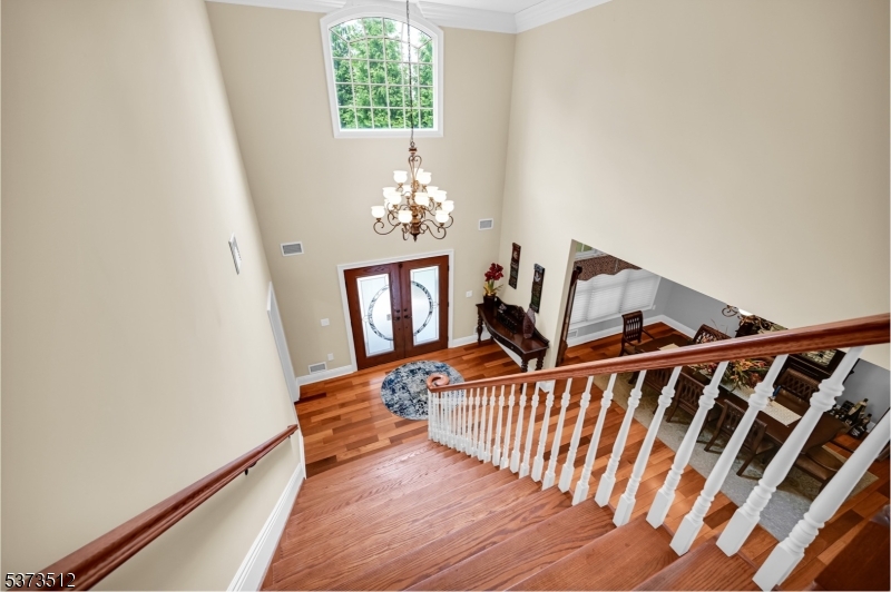 8 Eden Ln