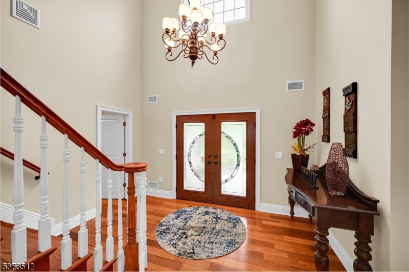 8 Eden Ln