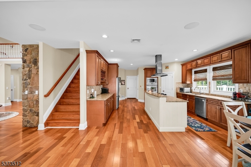 8 Eden Ln