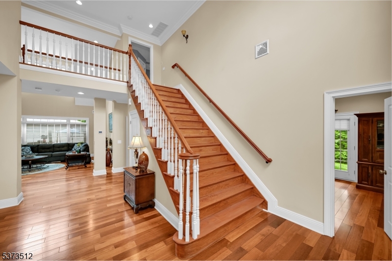 8 Eden Ln