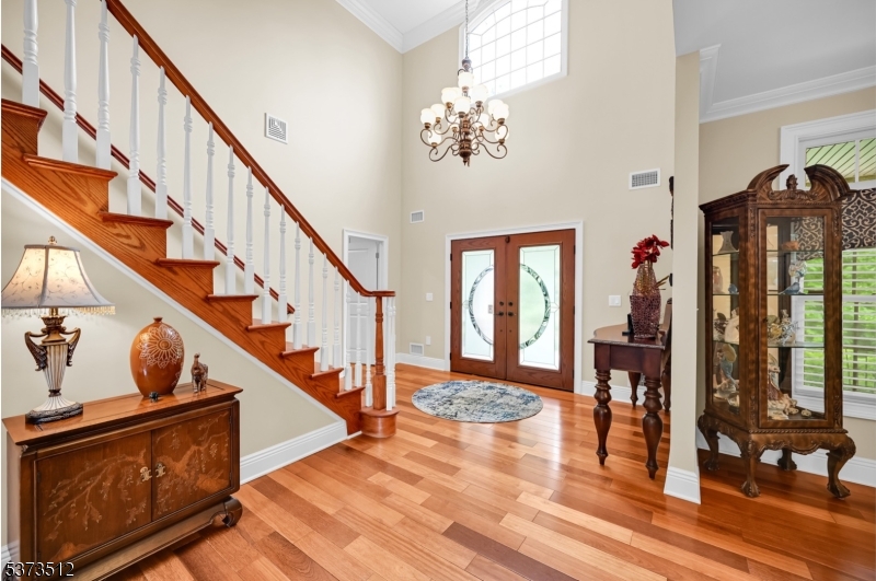 8 Eden Ln