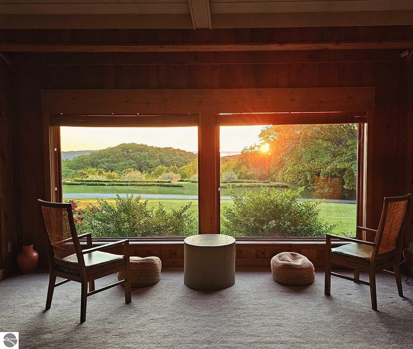 1461 N Eagle Highway