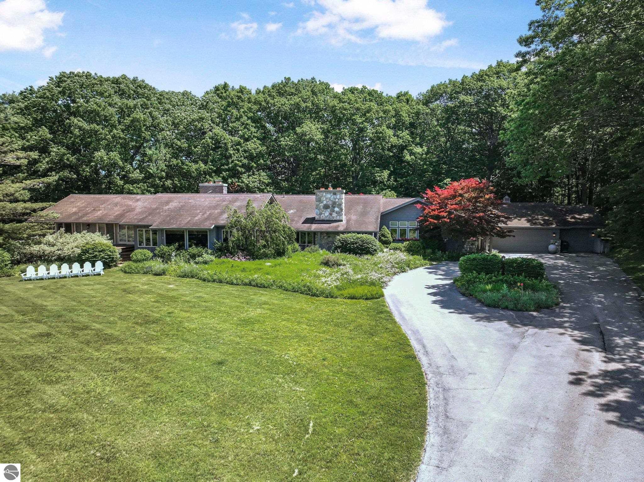 1461 N Eagle Highway