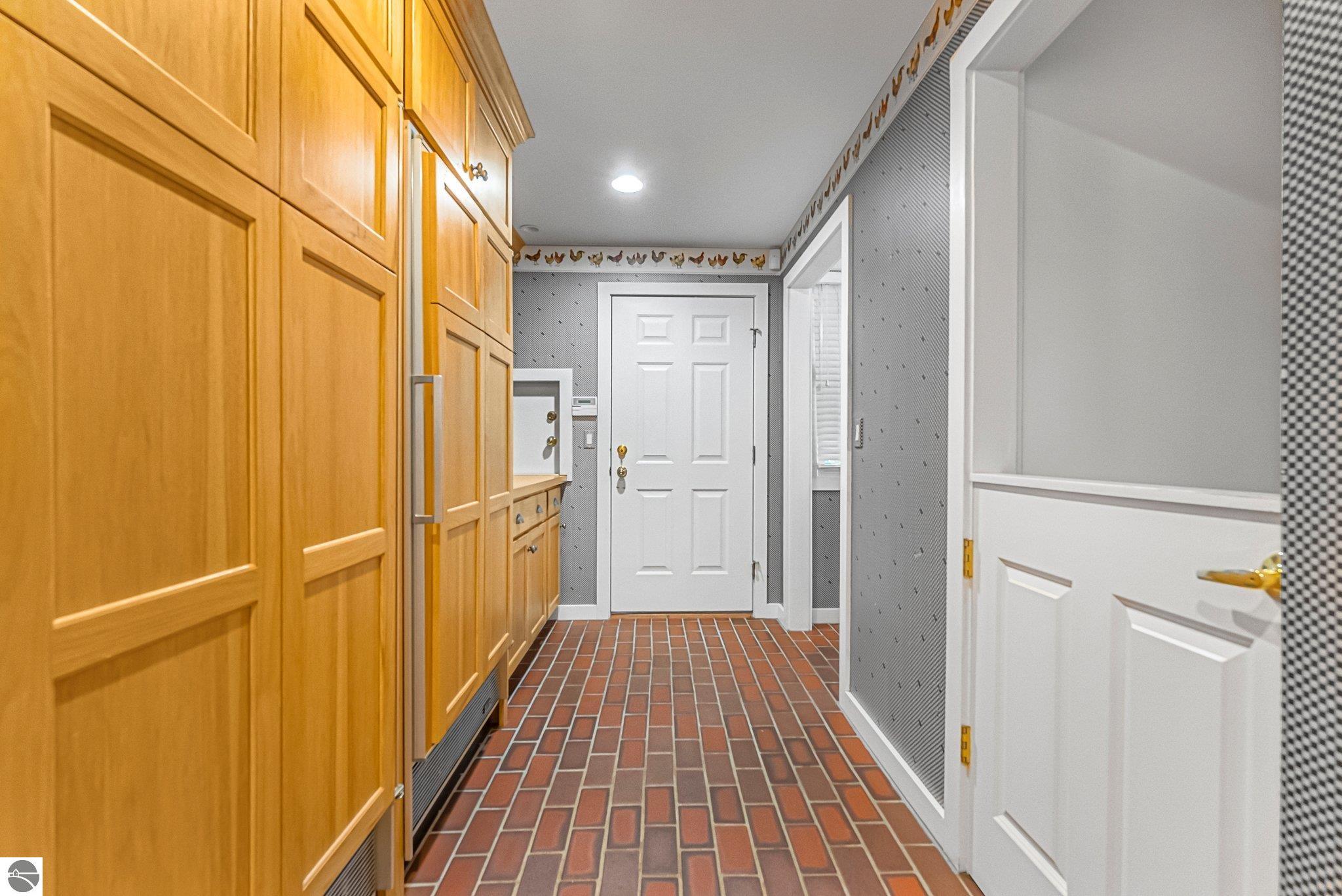 1461 N Eagle Highway