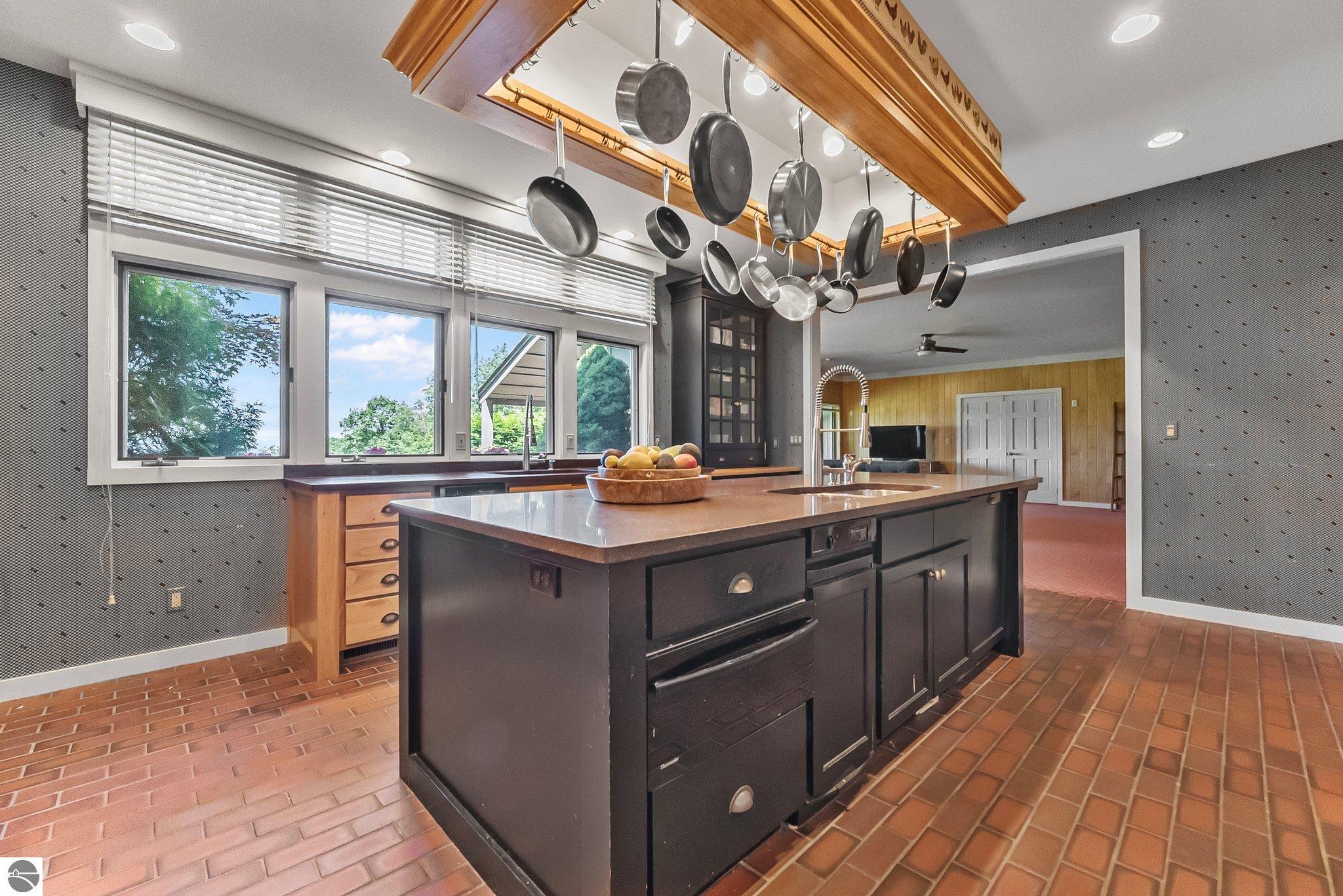 1461 N Eagle Highway