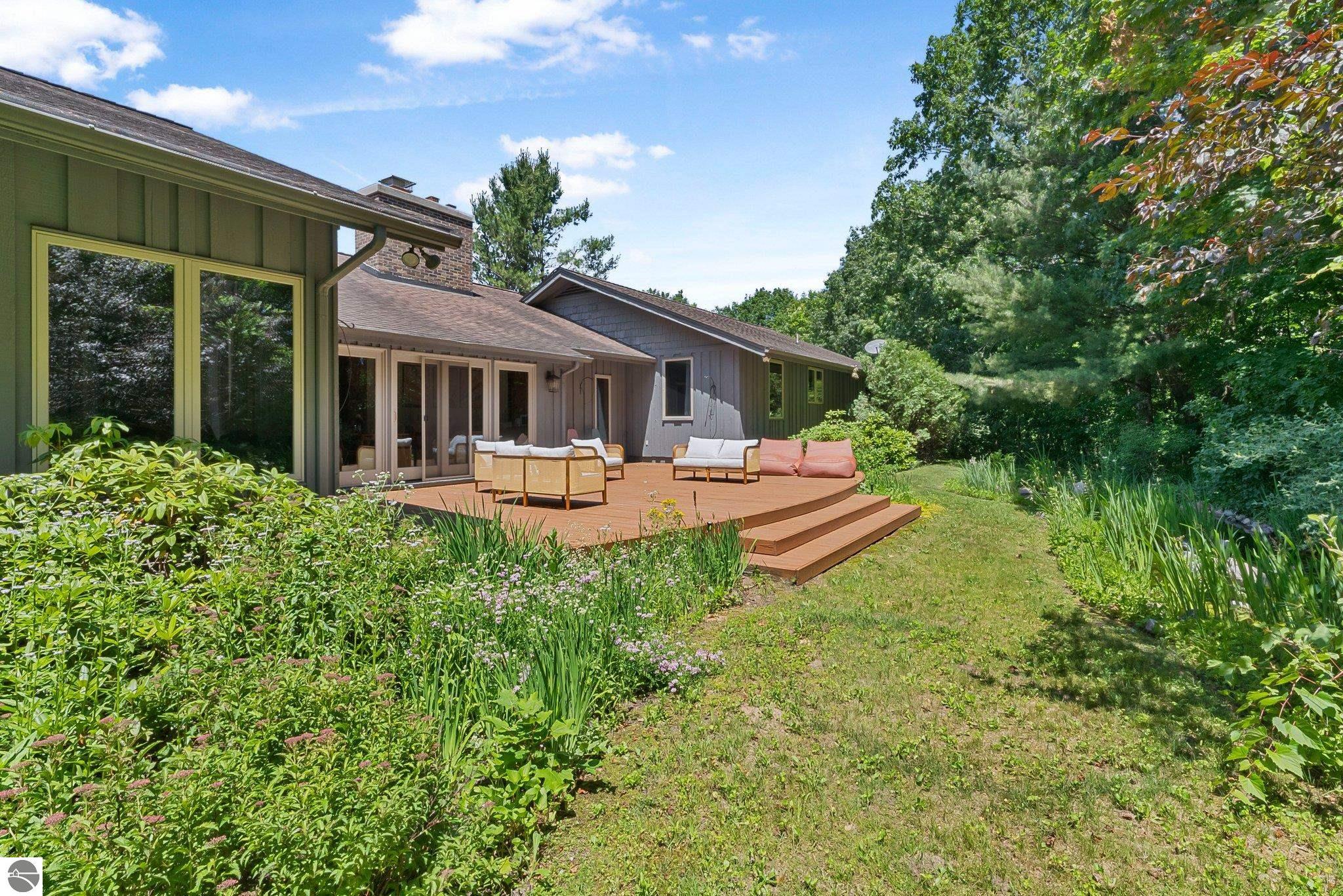 1461 N Eagle Highway