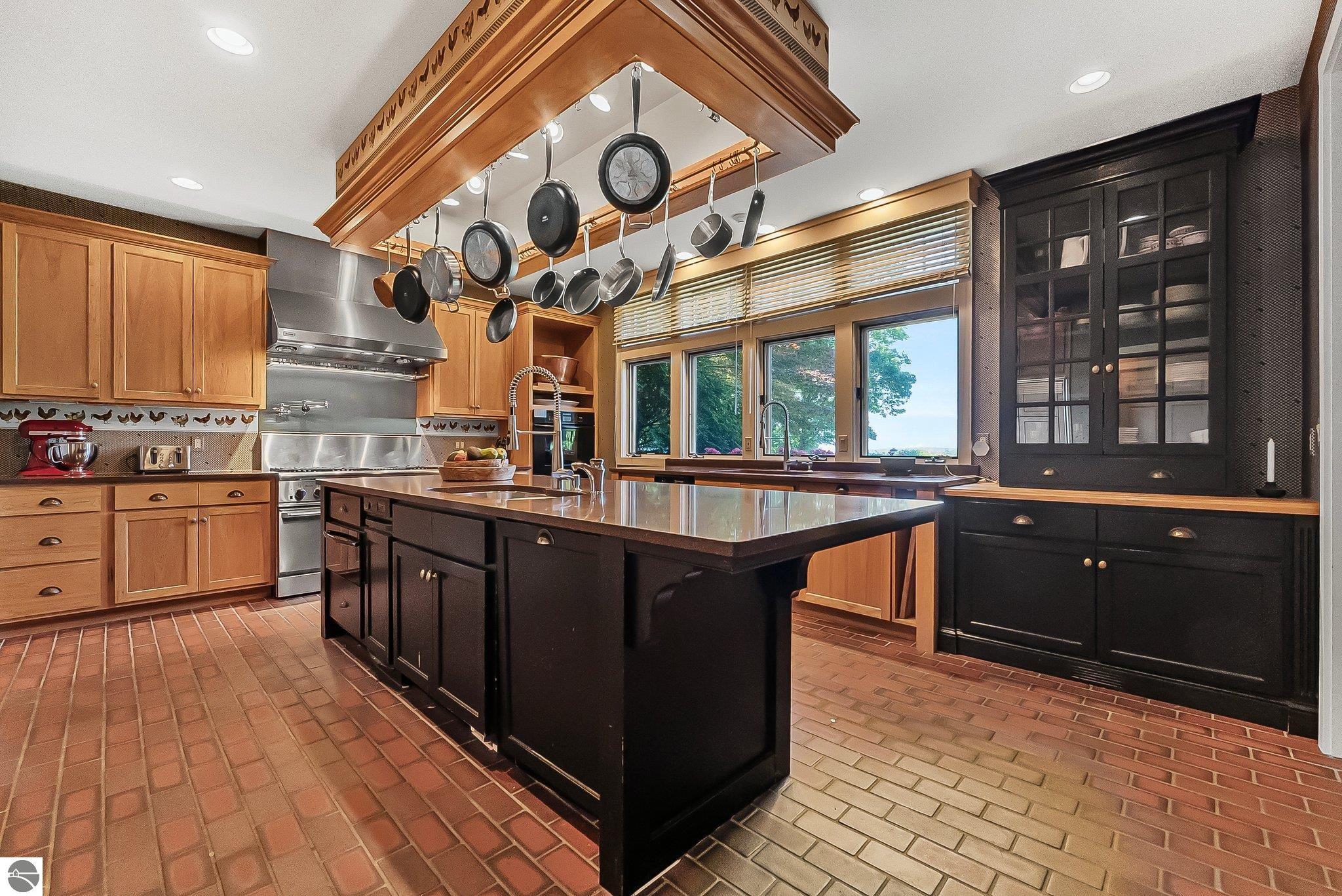 1461 N Eagle Highway