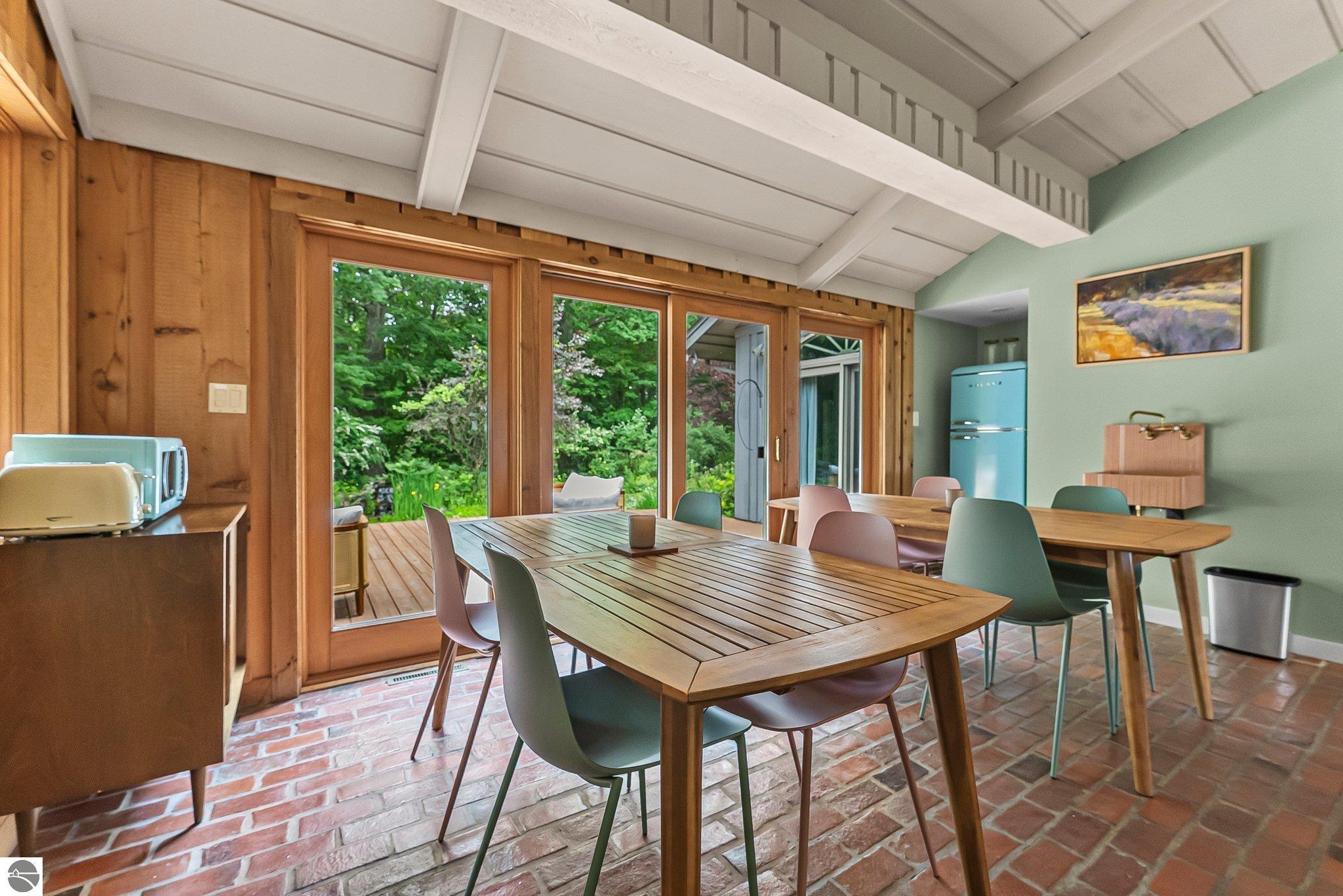 1461 N Eagle Highway