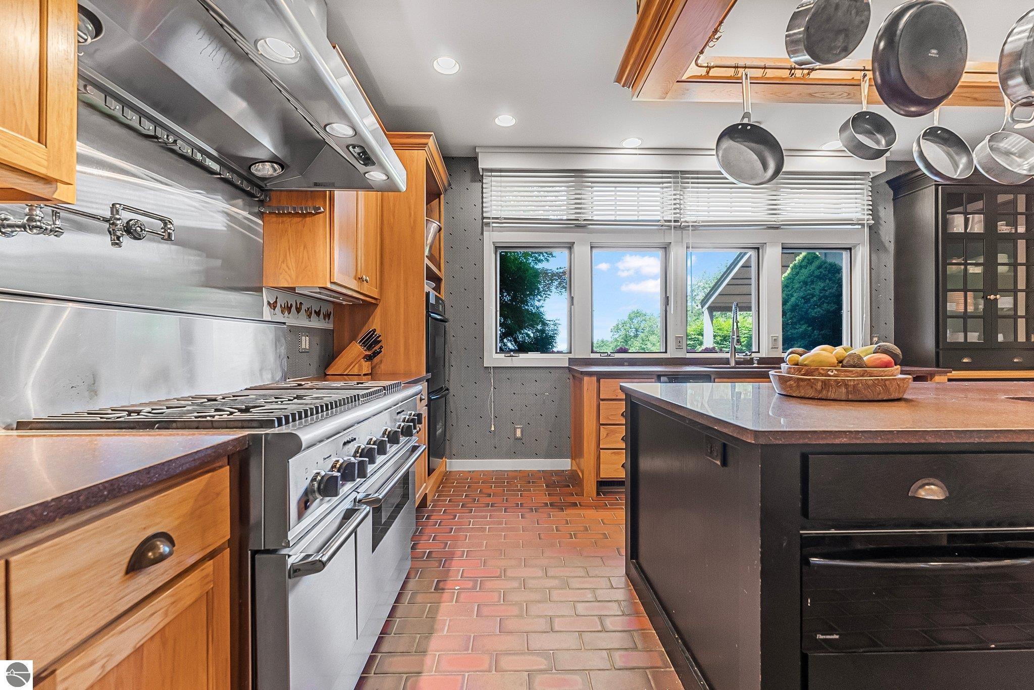 1461 N Eagle Highway