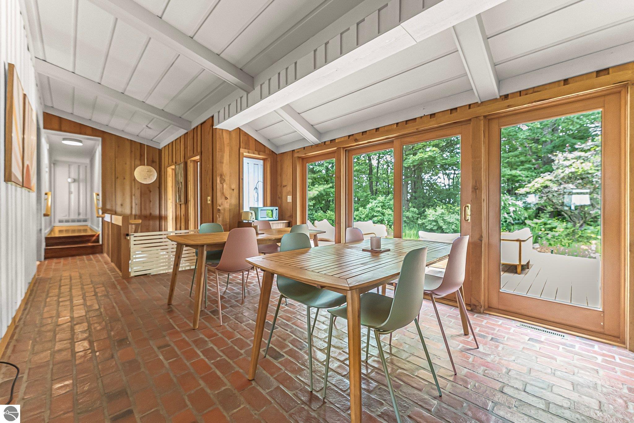 1461 N Eagle Highway