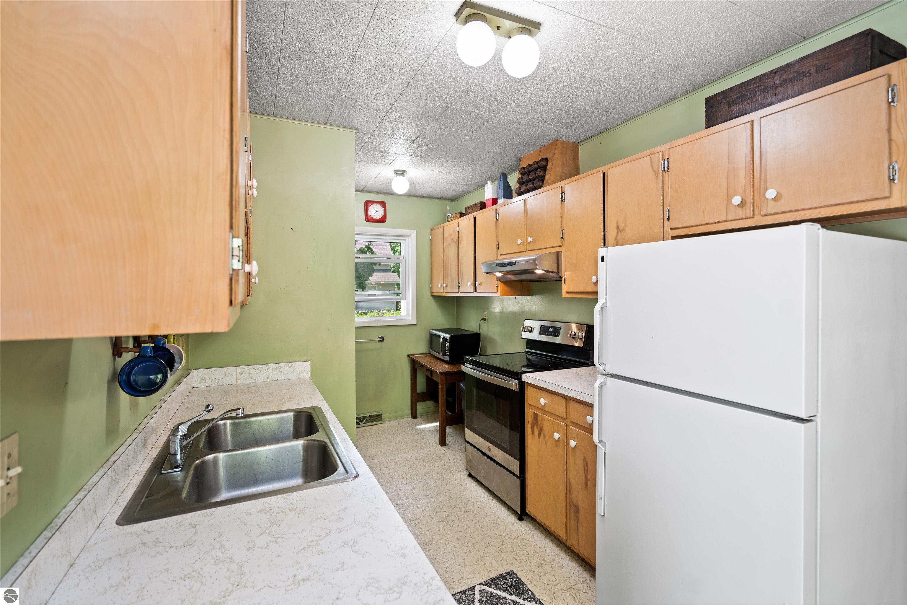 733 Sixth Street